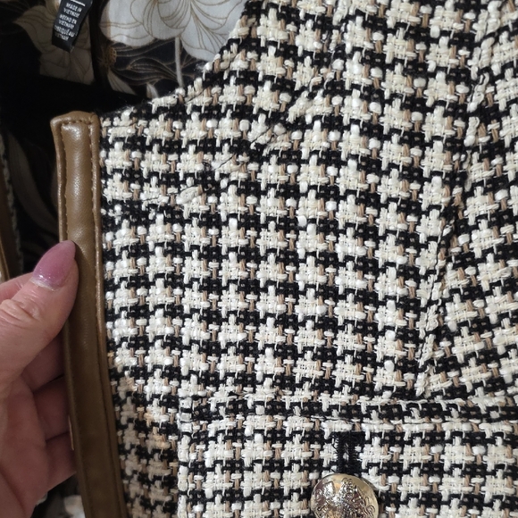 White House Black Market Houndstooth Blazer with Brown Trim - Picture 16 of 16